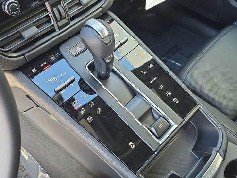 New 2026 Porsche Macan image 16