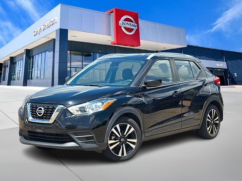 Used 2019 Nissan Kicks SV FWD image 1