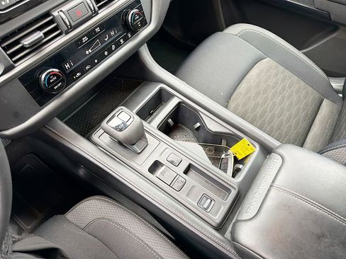 Used 2024 Nissan Pathfinder S image 30