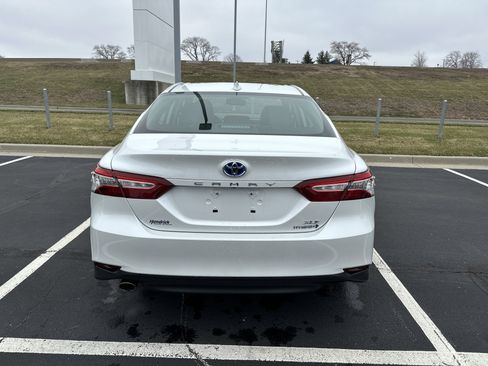 Used 2020 Toyota Camry XLE image 9