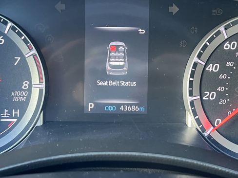 Used 2021 Toyota Highlander LE image 25