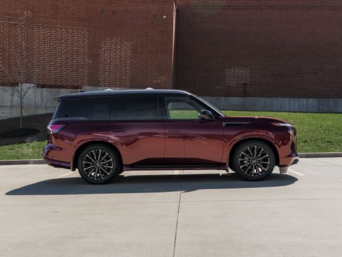 Used 2025 INFINITI QX80 Autograph w/ Autograph Exterior Package AWD/4WD image 3