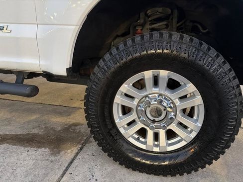 Used 2018 Ford F250 XLT w/ Snow Plow Prep Package image 34