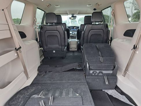 Used 2024 Chrysler Pacifica Touring-L FWD image 25