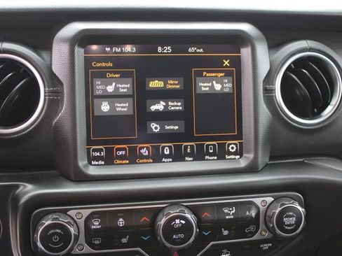 Used 2022 Jeep Wrangler Unlimited Sahara w/ Cold Weather Group AWD/4WD image 20