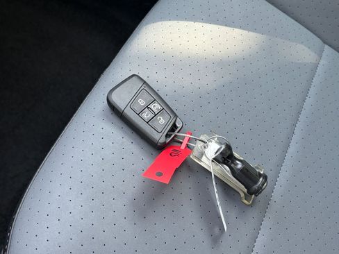 Used 2025 Volkswagen Jetta SE image 18