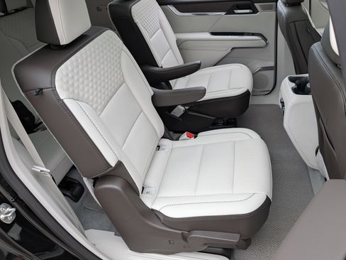 Used 2024 GMC Acadia Denali w/ Super Cruise Package image 22