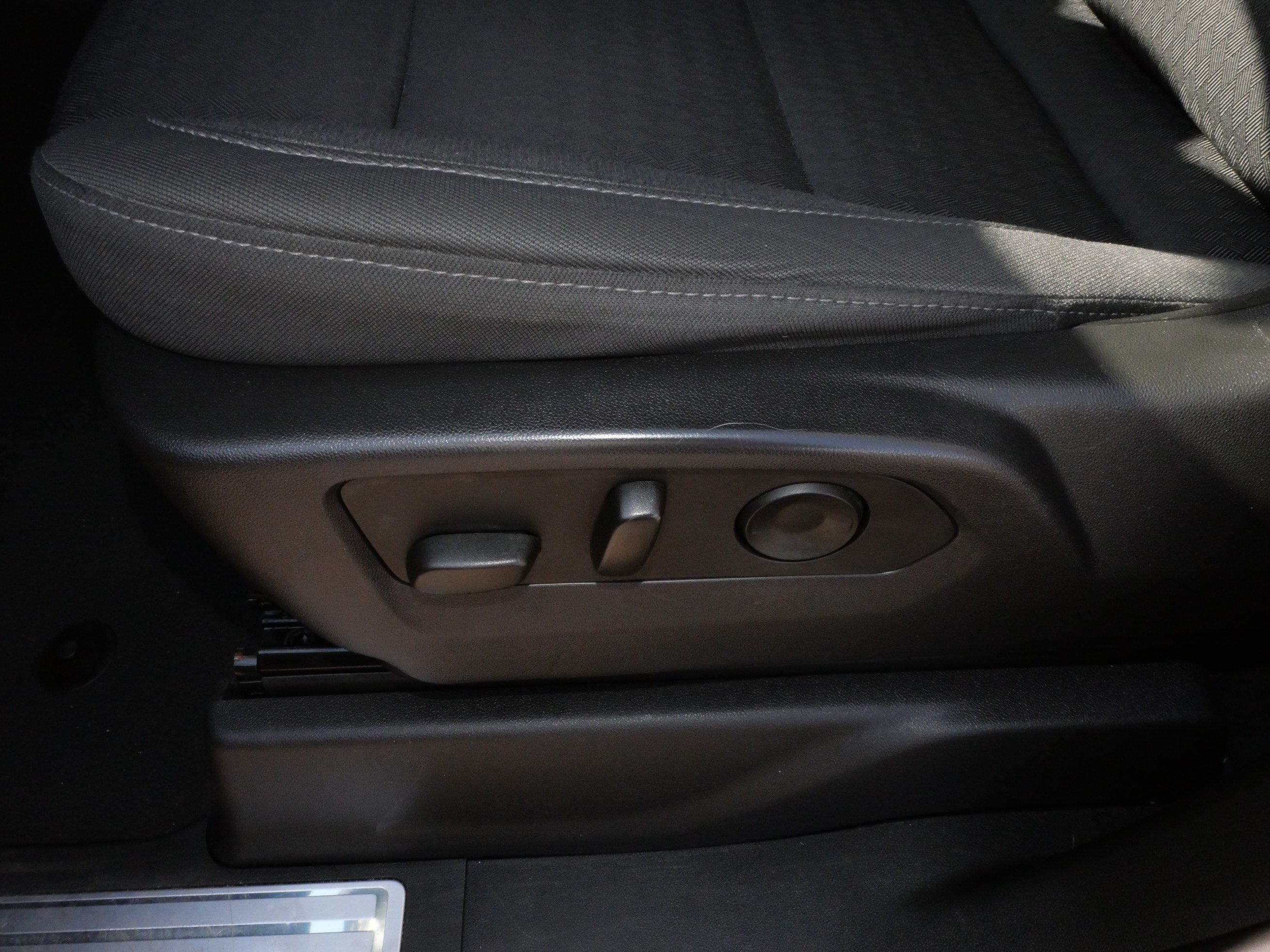 Used 2023 Chevrolet Silverado 1500 LT AWD/4WD image 20