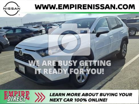 Used 2022 Toyota RAV4 LE FWD image 1
