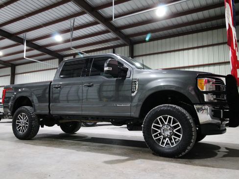 Used 2017 Ford F250 Lariat w/ Lariat Value Package AWD/4WD image 15