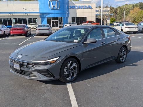 Used 2025 Hyundai Elantra Limited FWD image 7