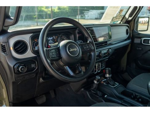 Used 2025 Jeep Wrangler Unlimited Sport AWD/4WD image 11