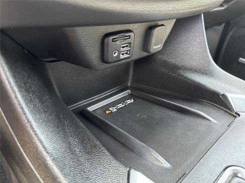 Used 2023 Chevrolet Traverse Premier FWD image 27