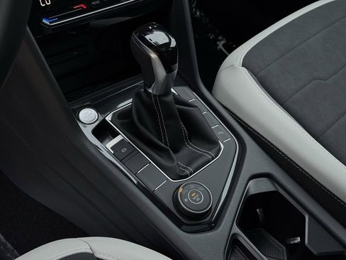 New 2025 Volkswagen Taos SE image 20