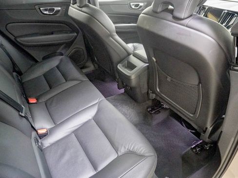 Used 2025 Volvo XC60 B5 Plus image 33