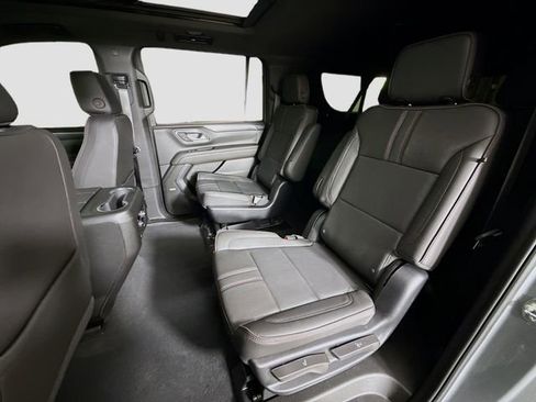 Used 2024 Chevrolet Suburban RST w/ Luxury Package image 24