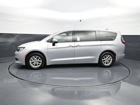 Used 2023 Chrysler Voyager LX FWD image 11