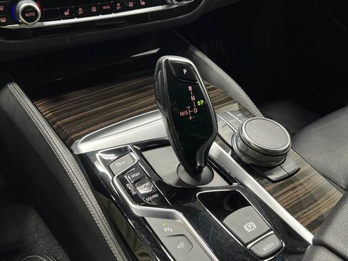 Used 2018 BMW M550i xDrive AWD/4WD image 32