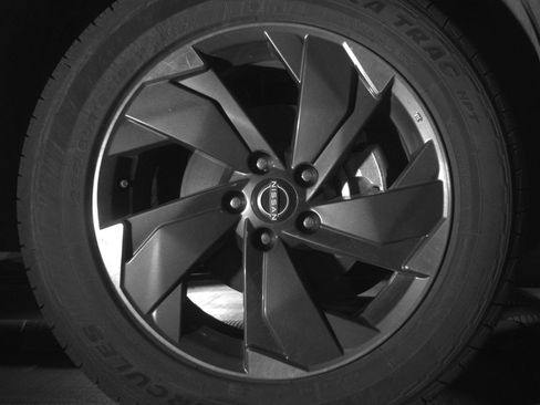 Used 2025 Nissan Rogue SV AWD/4WD image 13