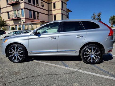 Used 2015 Volvo XC60 T5 Premier w/ Proximity Package FWD image 2