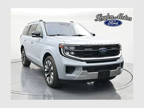 Used 2025 Ford Expedition Platinum w/ Driver's Package AWD/4WD image 1