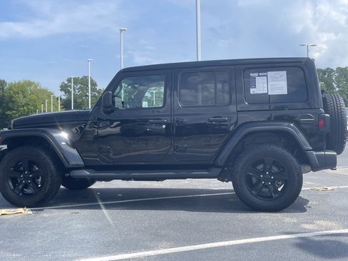 Used 2022 Jeep Wrangler Unlimited Sahara AWD/4WD image 6
