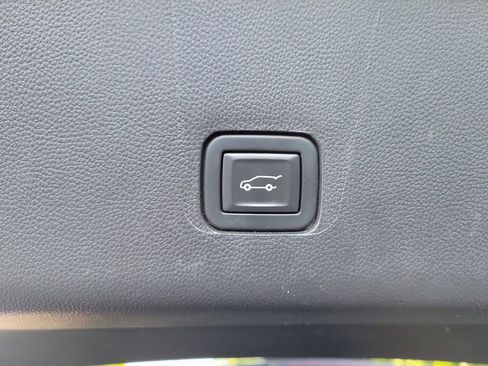Used 2020 Chevrolet Traverse LT FWD image 12