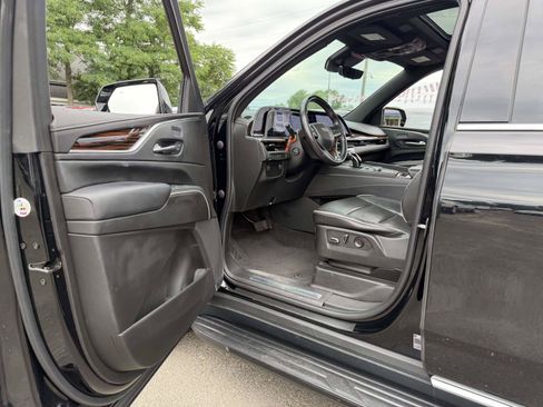 Used 2022 Cadillac Escalade ESV Premium Luxury AWD/4WD image 12