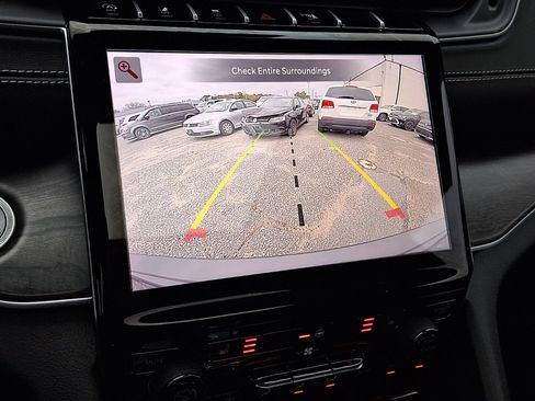 Used 2024 Jeep Grand Cherokee Limited w/ Black Appearance Package image 26