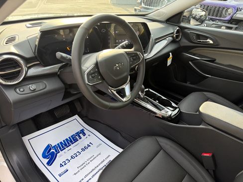 New 2026 Chevrolet Trax ACTIV w/ Sunroof Package FWD image 13