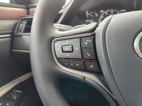 Used 2025 Lexus ES 350 w/ Premium Package image 28
