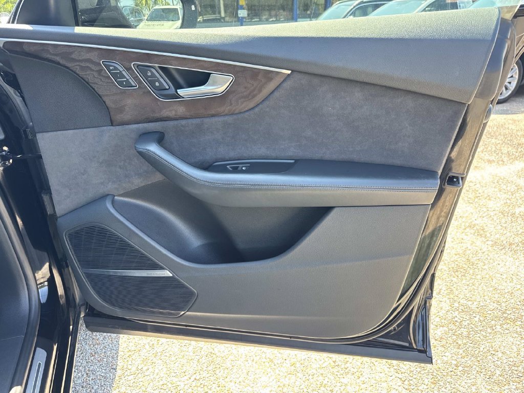 Used 2019 Audi Q8 Prestige AWD/4WD image 16