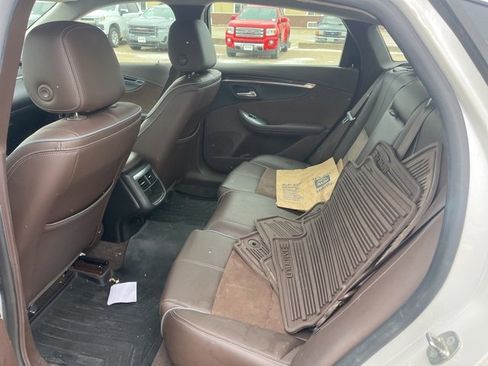 Used 2015 Chevrolet Impala LT w/ Convenience Package image 16