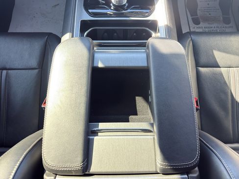 Used 2025 Jeep Wagoneer 4WD image 18