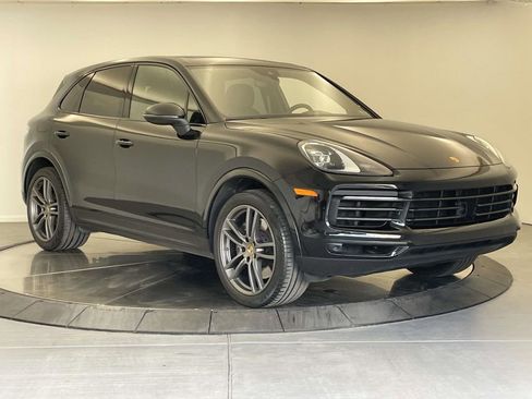 Used 2023 Porsche Cayenne Platinum Edition image 9