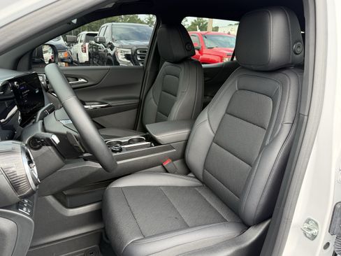 Used 2026 Chevrolet Equinox LT w/ Convenience Package II FWD image 16