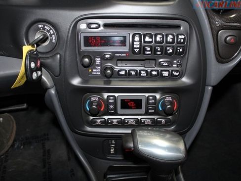 Used 2005 Pontiac Bonneville GXP image 12