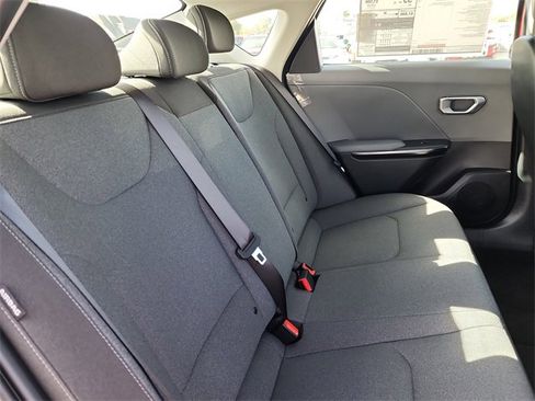 New 2025 Kia K4 LXS image 17