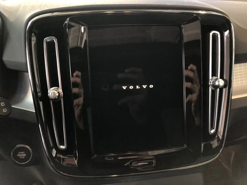 New 2025 Volvo XC40 B5 Core w/ Protection Package Premier image 23