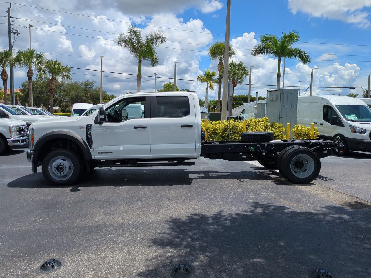 New 2026 Ford F550 4x4 Crew Cab image 7