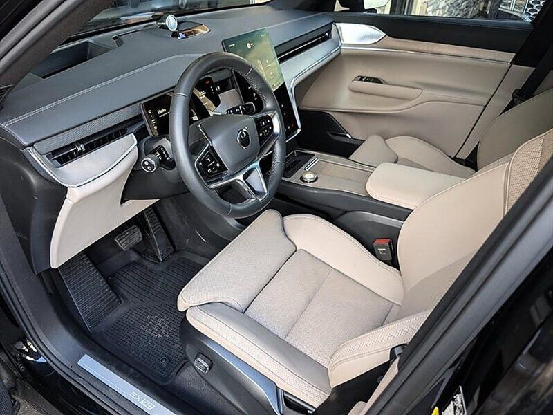 Used 2025 Volvo EX90 Ultra AWD/4WD image 2