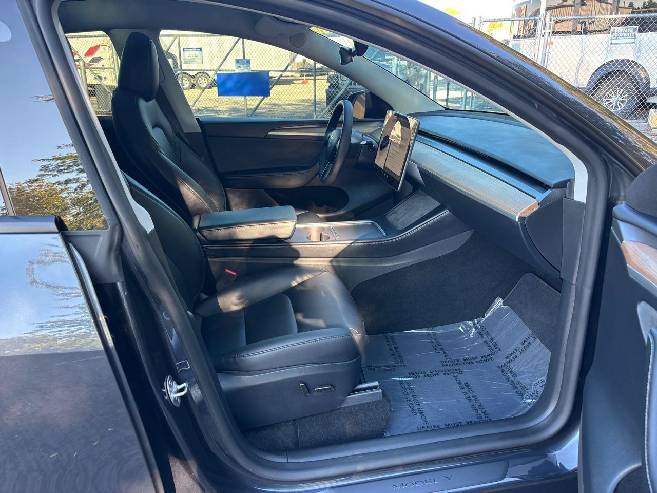 Used 2024 Tesla Model Y Long Range AWD/4WD image 22
