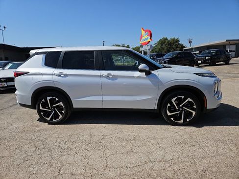 Used 2024 Mitsubishi Outlander SE FWD image 12