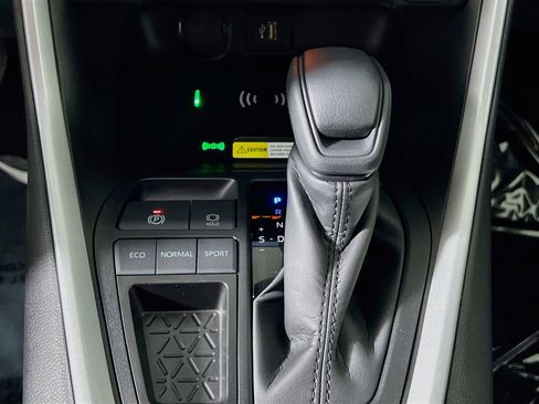Used 2025 Toyota RAV4 XLE w/ Convenience Package FWD image 24