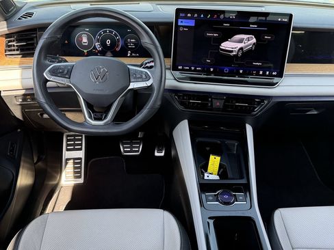 Used 2025 Volkswagen Tiguan SEL R-Line AWD/4WD image 11