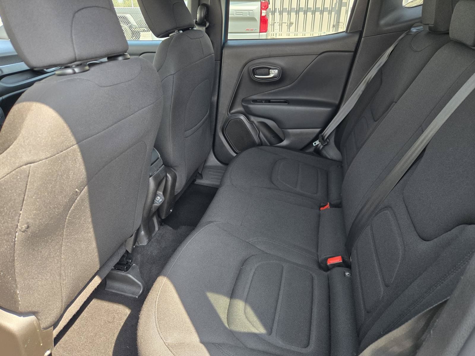 Used 2022 Jeep Renegade Latitude AWD/4WD image 28