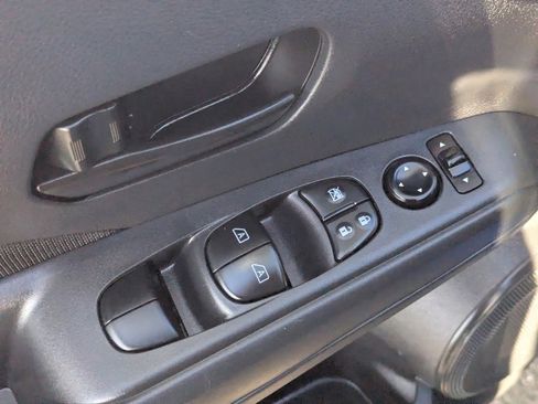 Certified 2025 Nissan Kicks Play S image 20