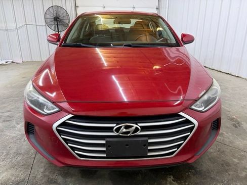 Used 2018 Hyundai Elantra SE FWD image 2
