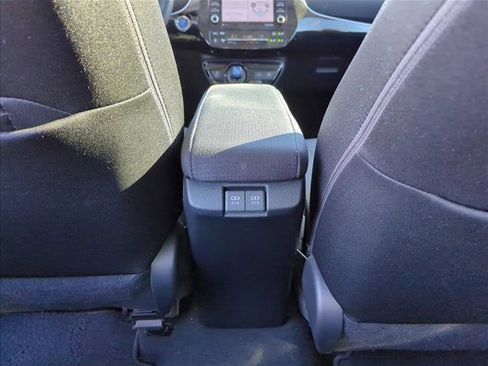 Certified 2021 Toyota Prius LE w/ Carpet Mat Package (TMS) image 22