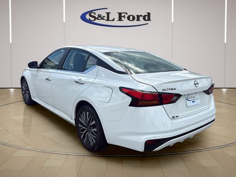 Used 2025 Nissan Altima 2.5 SV FWD image 5